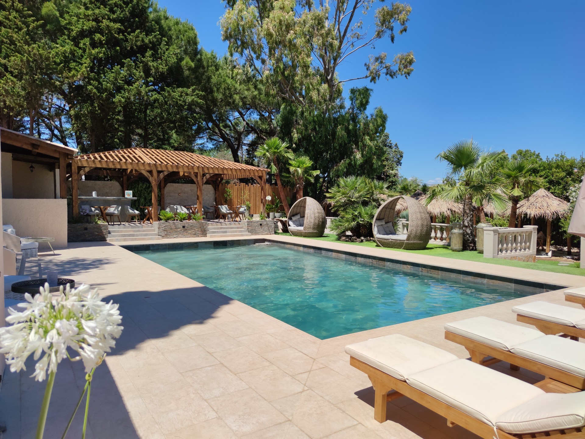 gallery piscine et restaurant web 1